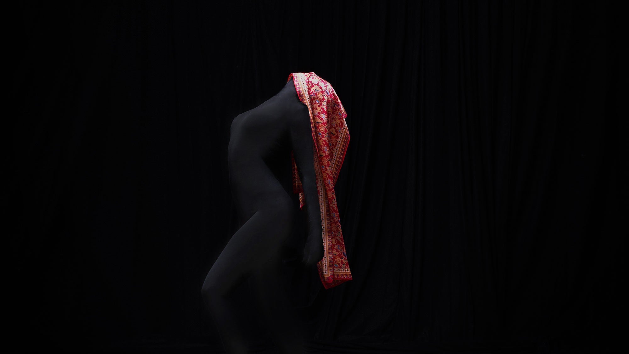 Silk Scarves Reimagined: Must-Try Styles for Singapore's Fashionistas in 2025