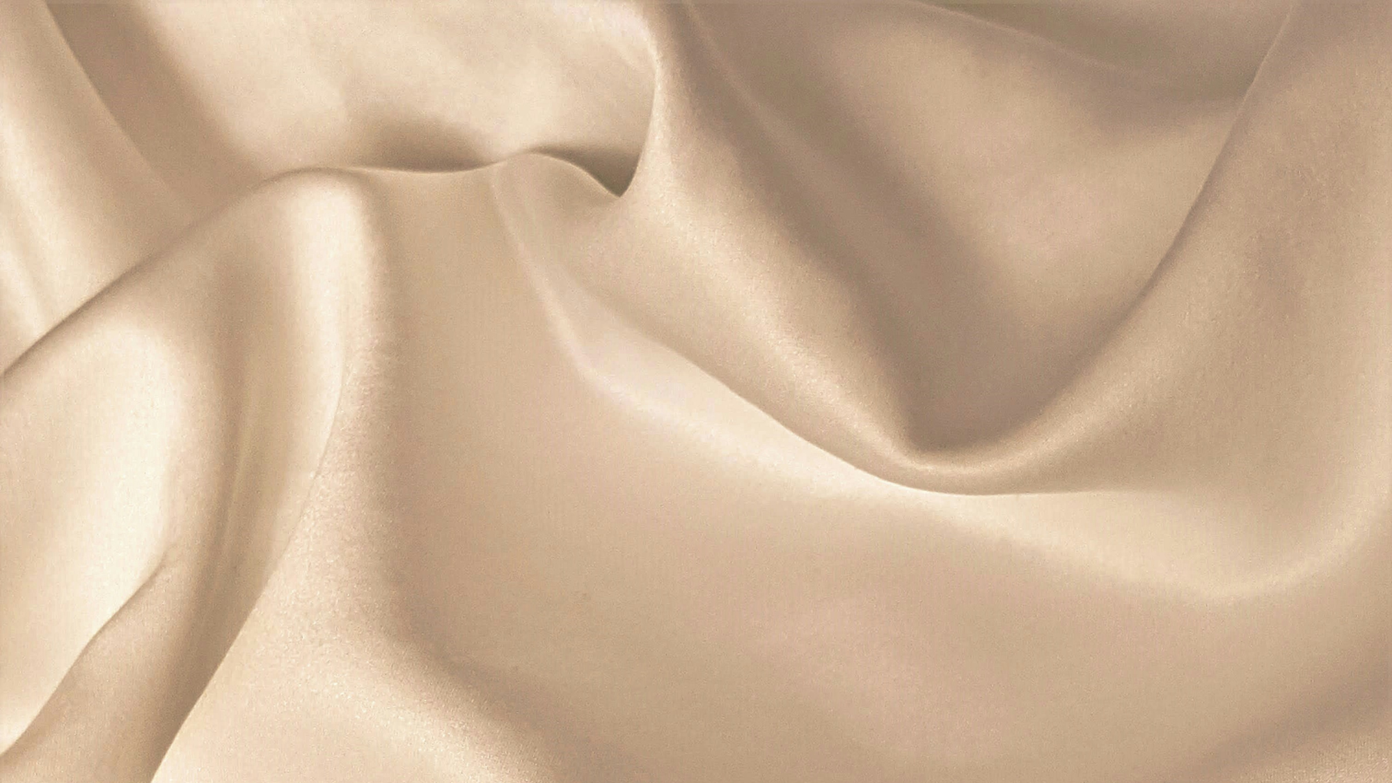 Why Silk is the Perfect Holiday Gift: Elegance Meets Comfort