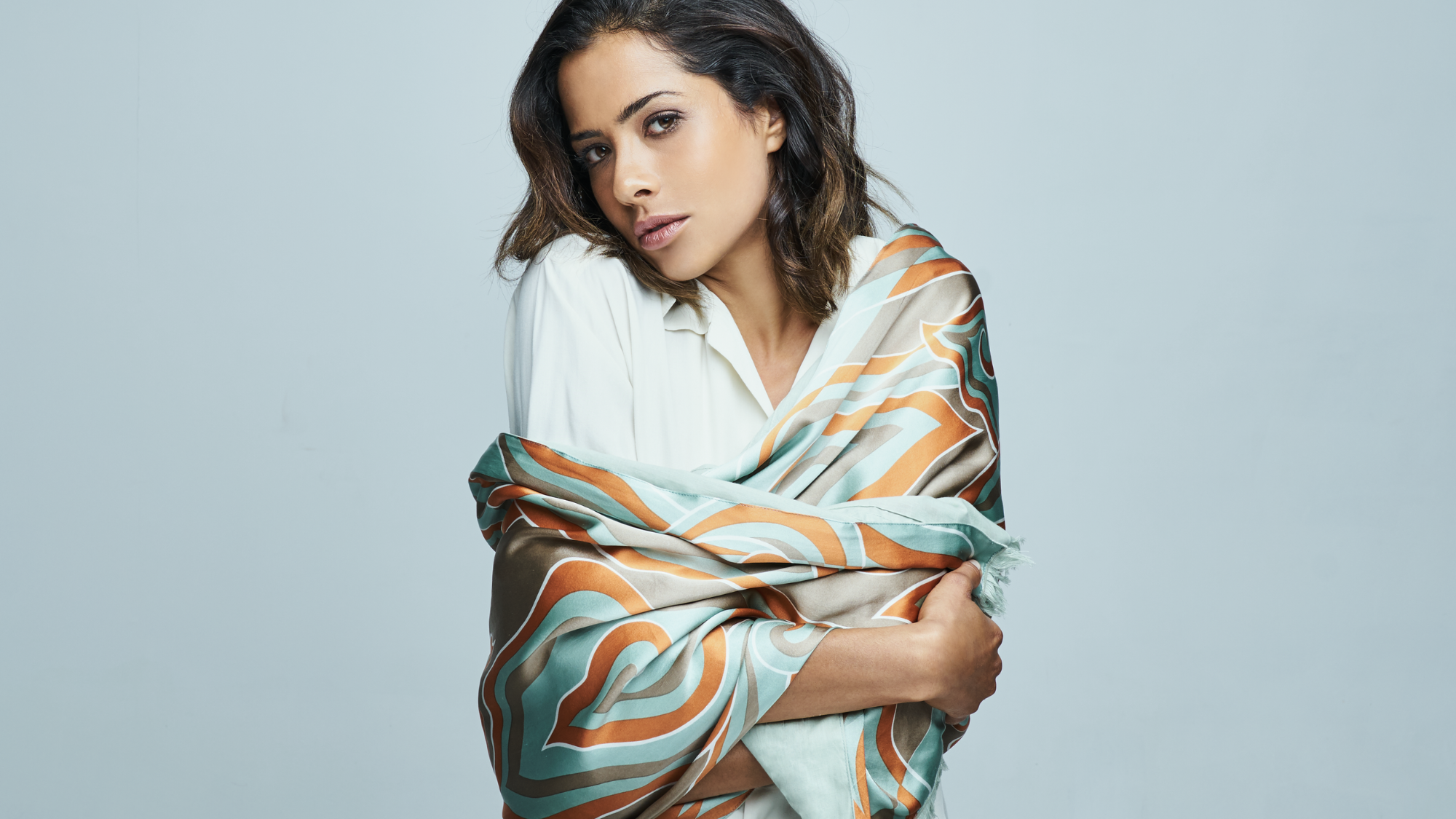 Silk Pashminas: Your Essential Companion from Day to Night