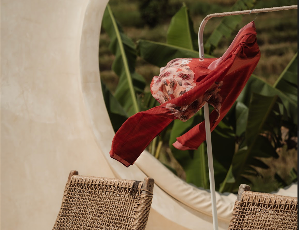 Resort Chic: Effortless Holiday Looks with Silk Sarongs and Fans